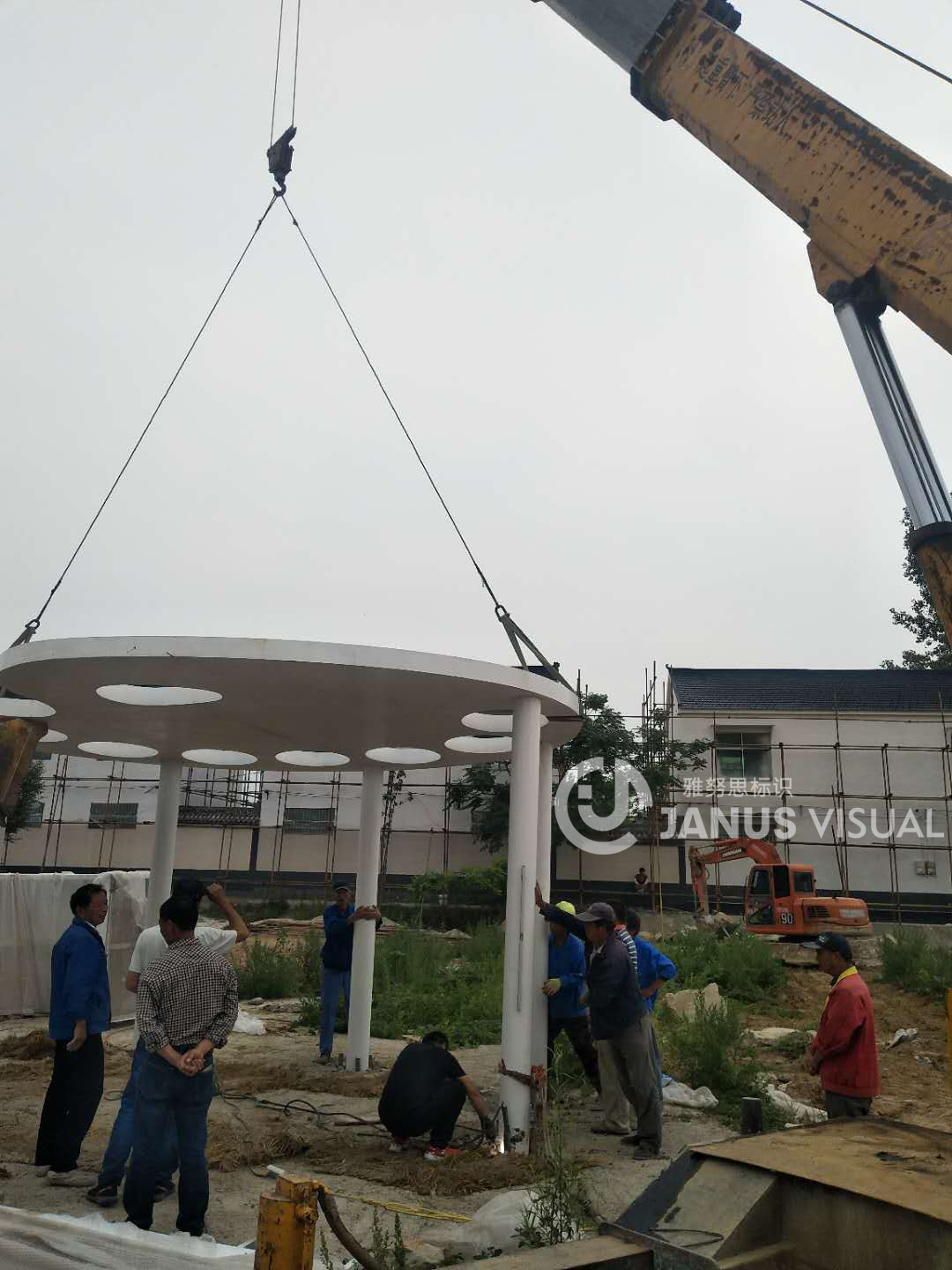 漢王景觀雕塑調色盤已完工出廠，正在安裝中!